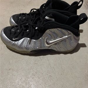 Nike Kids Black and Silver Sneakers